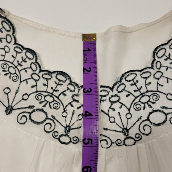 White Short Sleeve Blouse Top with Applique Accent One Size - Picture 5 of 11